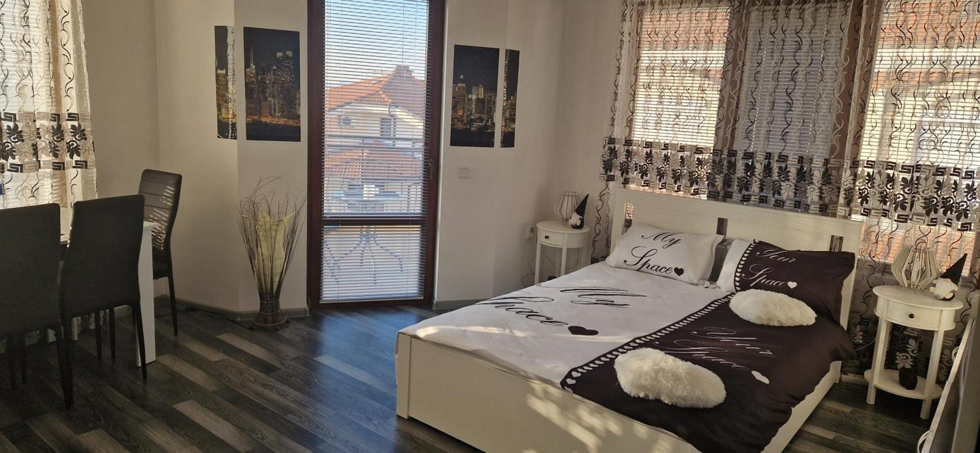 Black And White Apartment Karlovo Exterior foto