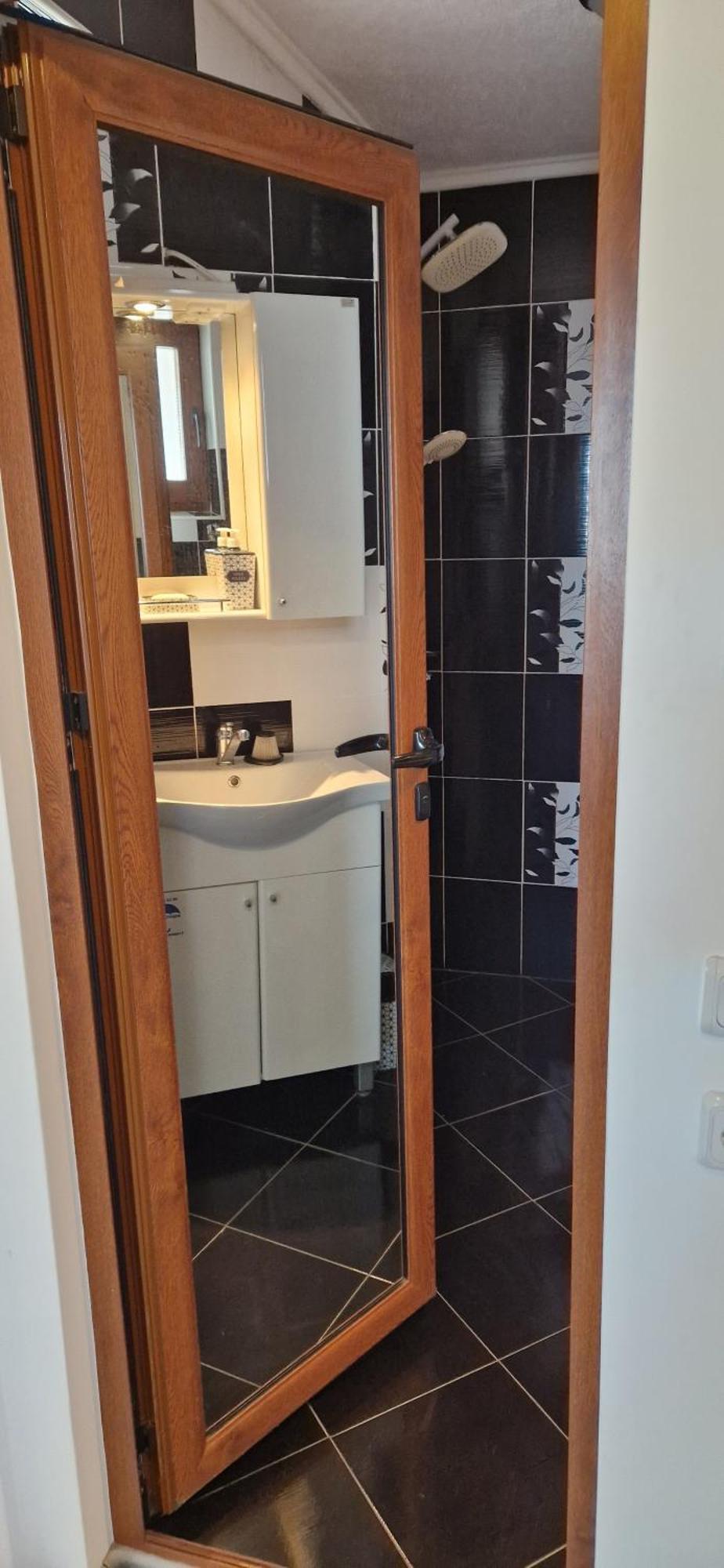 Black And White Apartment Karlovo Exterior foto